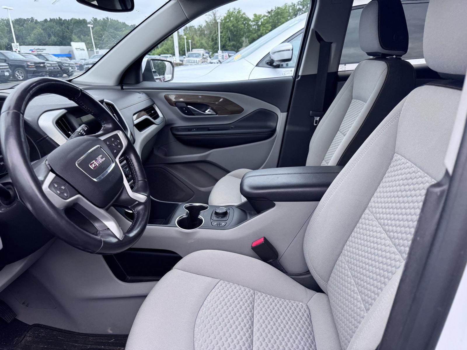 Used 2019 Summit White GMC SLE image 9