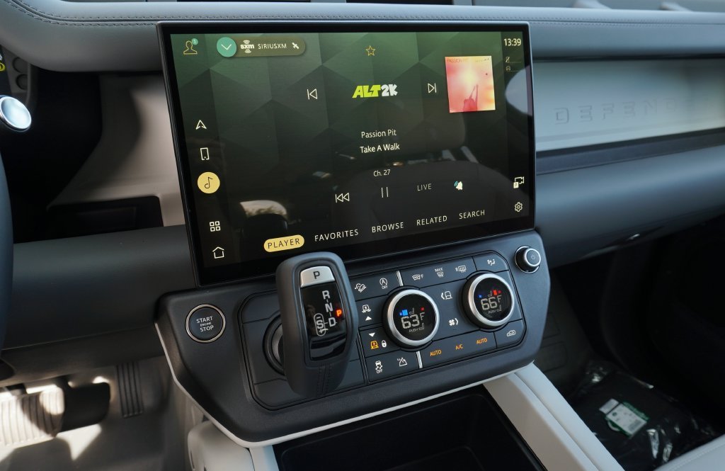 New 2026 Carpathian Grey Land Rover X-Dynamic SE image 19