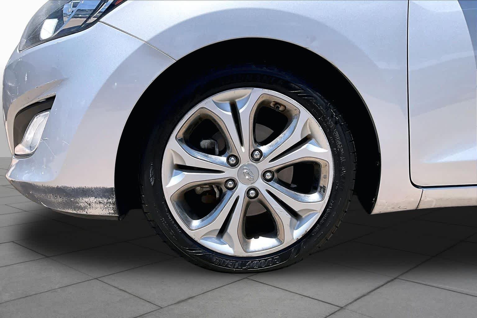 Used 2013 Shimmering Silver Hyundai  image 11