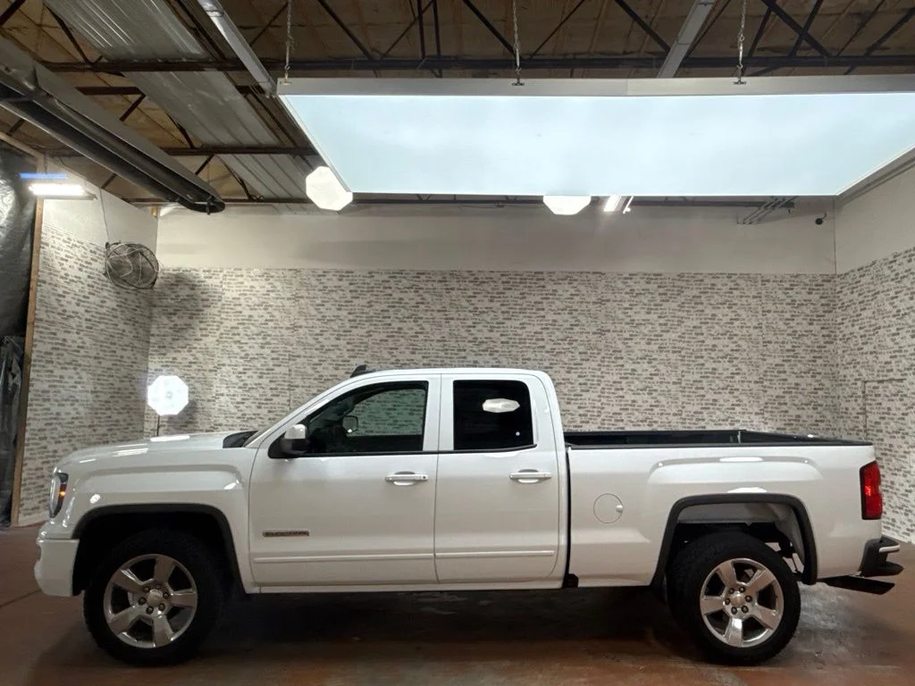 Used 2017 Summit White GMC Base image 4