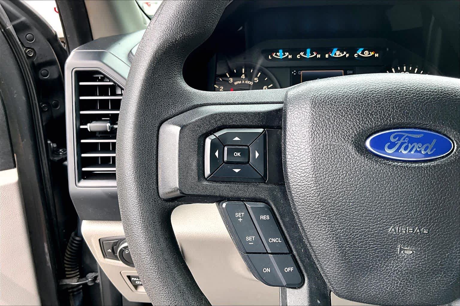 Used 2015 Magnetic Metallic Ford XL image 24