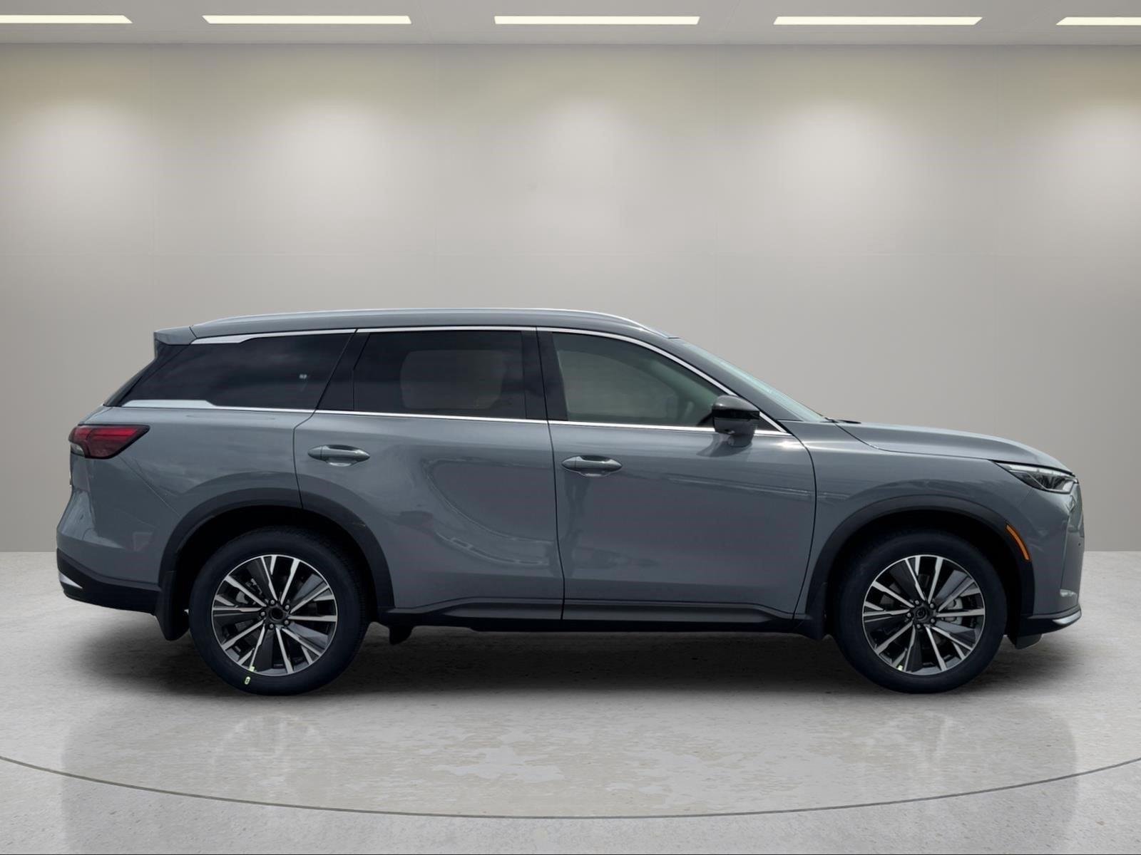 New 2027 HARBOR GRAY INFINITI Luxe FWD image 6