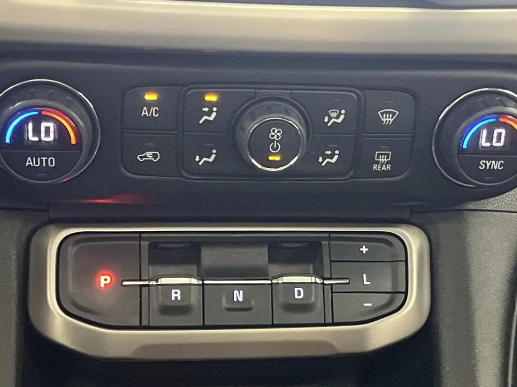 Certified Used 2022 WHITE FROST TRICOAT GMC Denali image 24