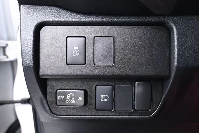 Used 2022 White Toyota SR5 image 13