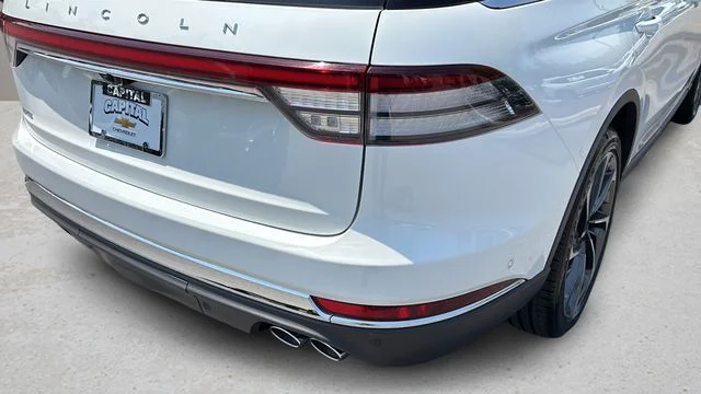 Used 2023 White Lincoln Reserve image 42