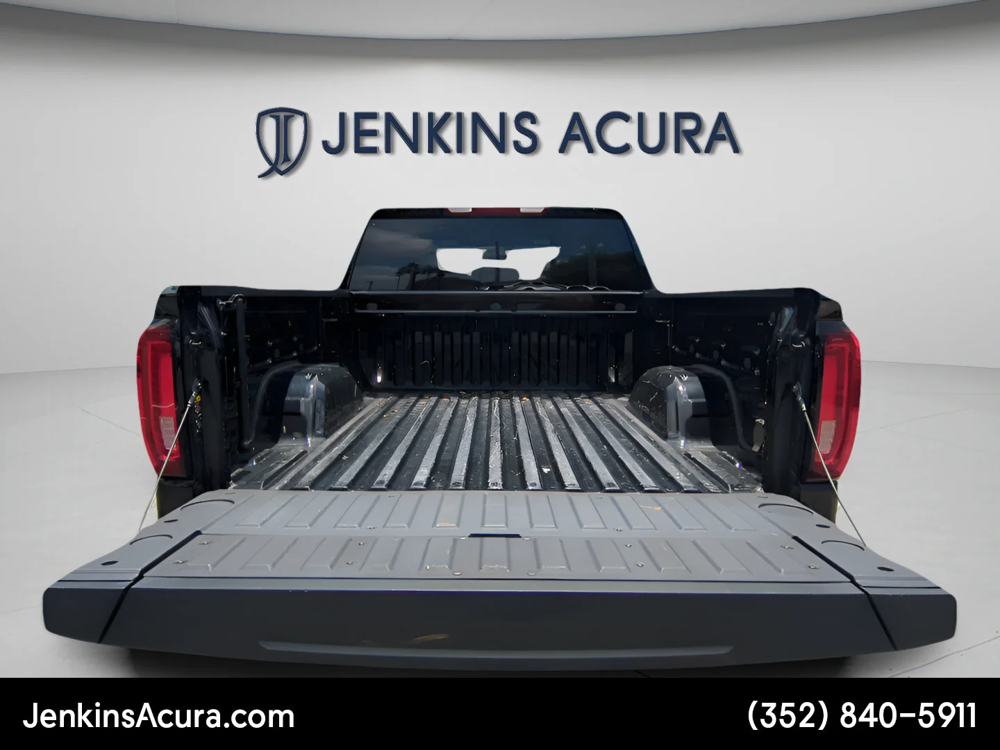 Used 2025 Onyx Black GMC SLT image 10