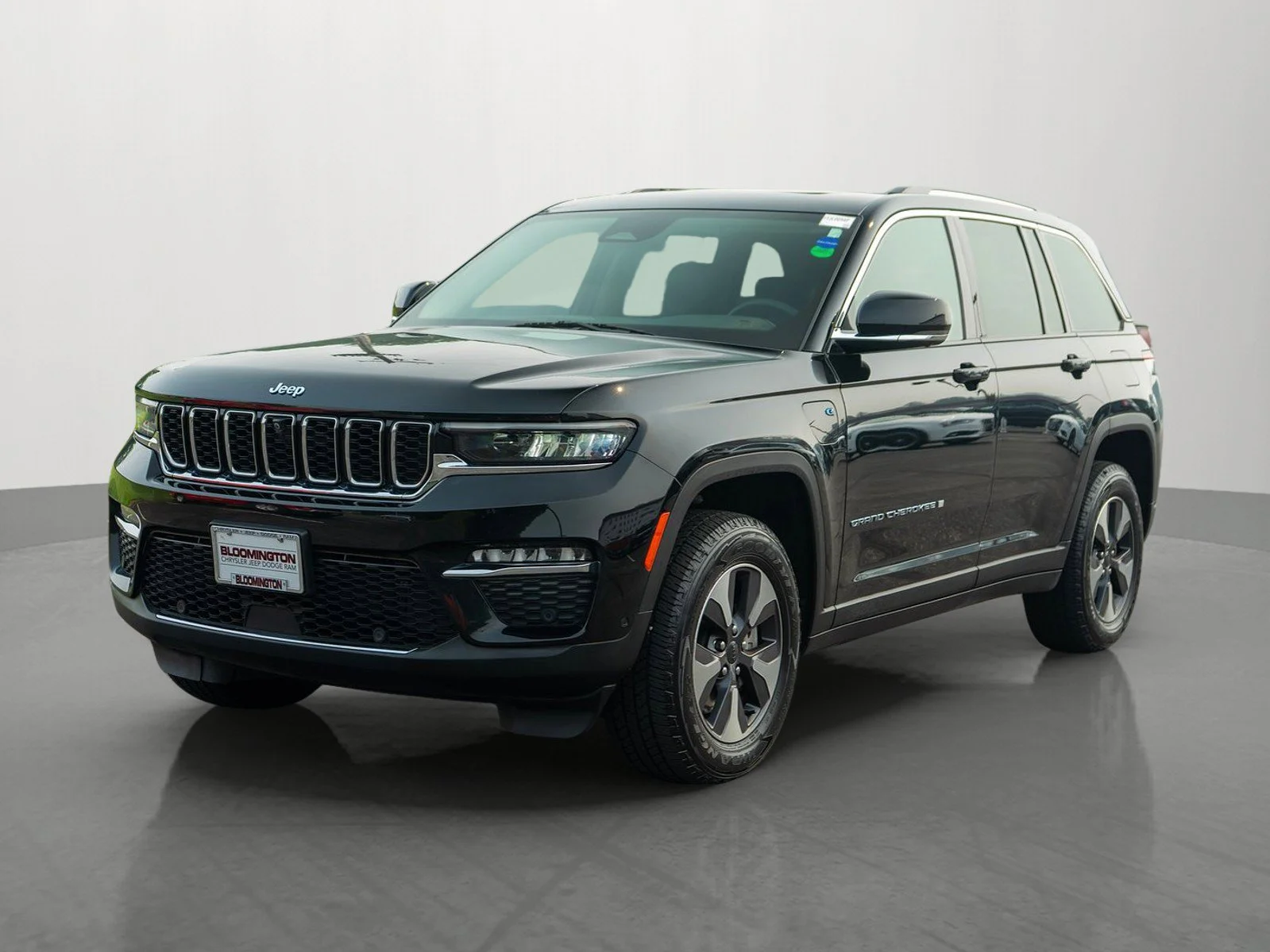 Used 2022 Diamond Black Crystal Pearlcoat Jeep 4xe image 3