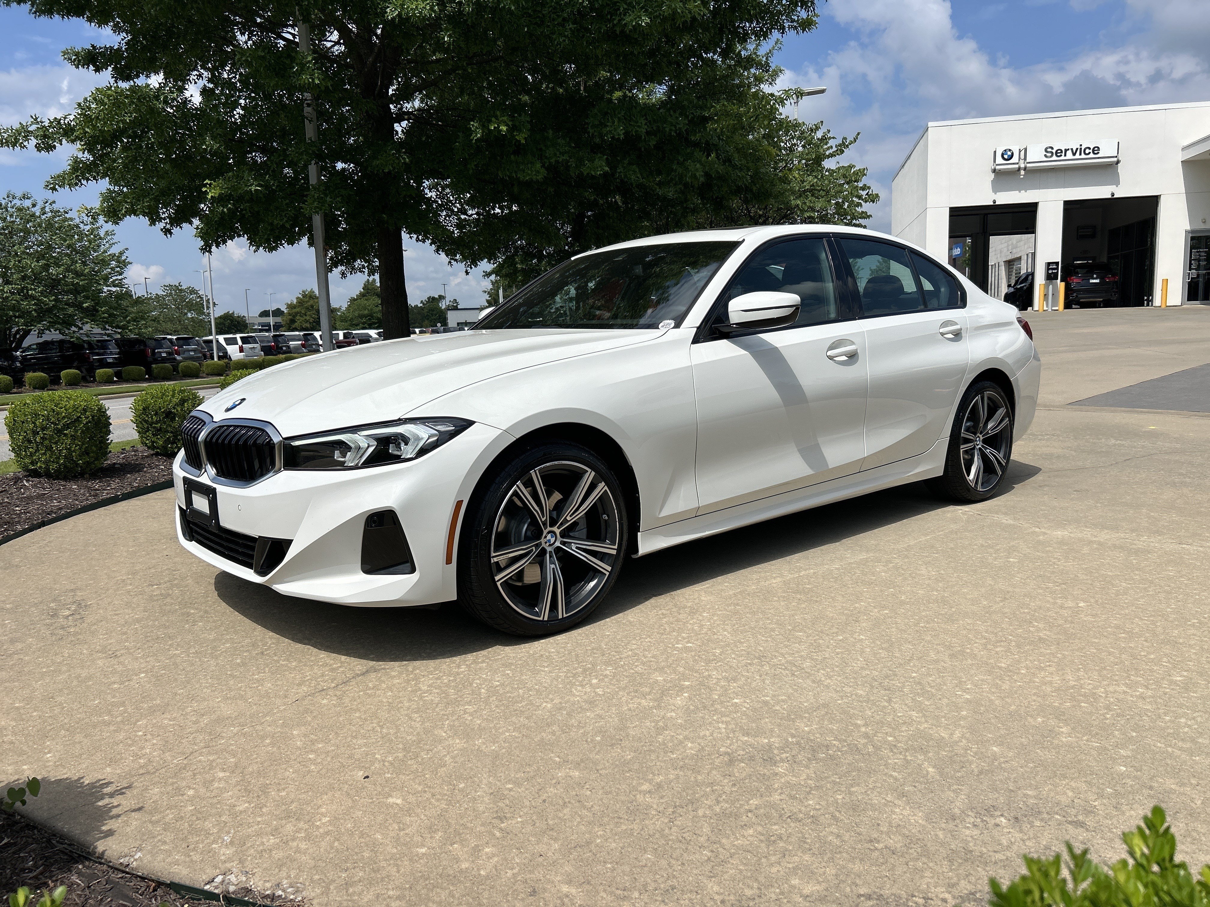 2023 BMW 3 Series 330i xDrive Sedan's photo