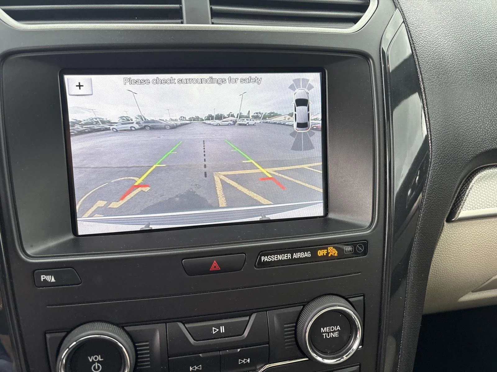 Used 2018 White Platinum Metallic Tri-Coat Ford XLT image 23