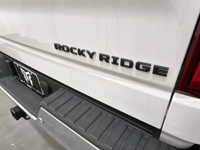 2025 Chevrolet Silverado 1500 LTZ - Photo 37