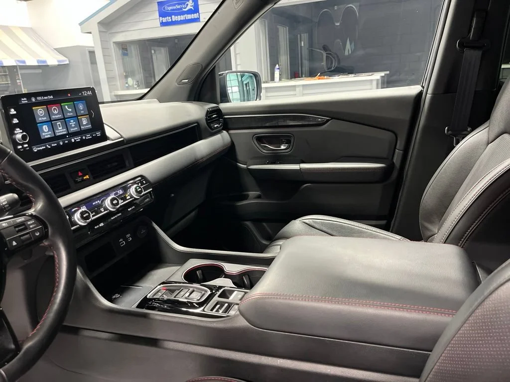 2025 Honda Pilot Black Edition - Photo 57