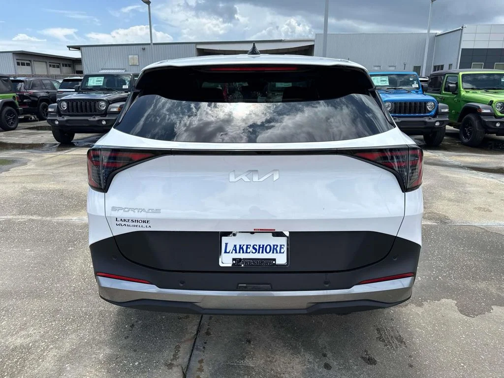 New 2026 Glacial White Pearl Kia LX image 32