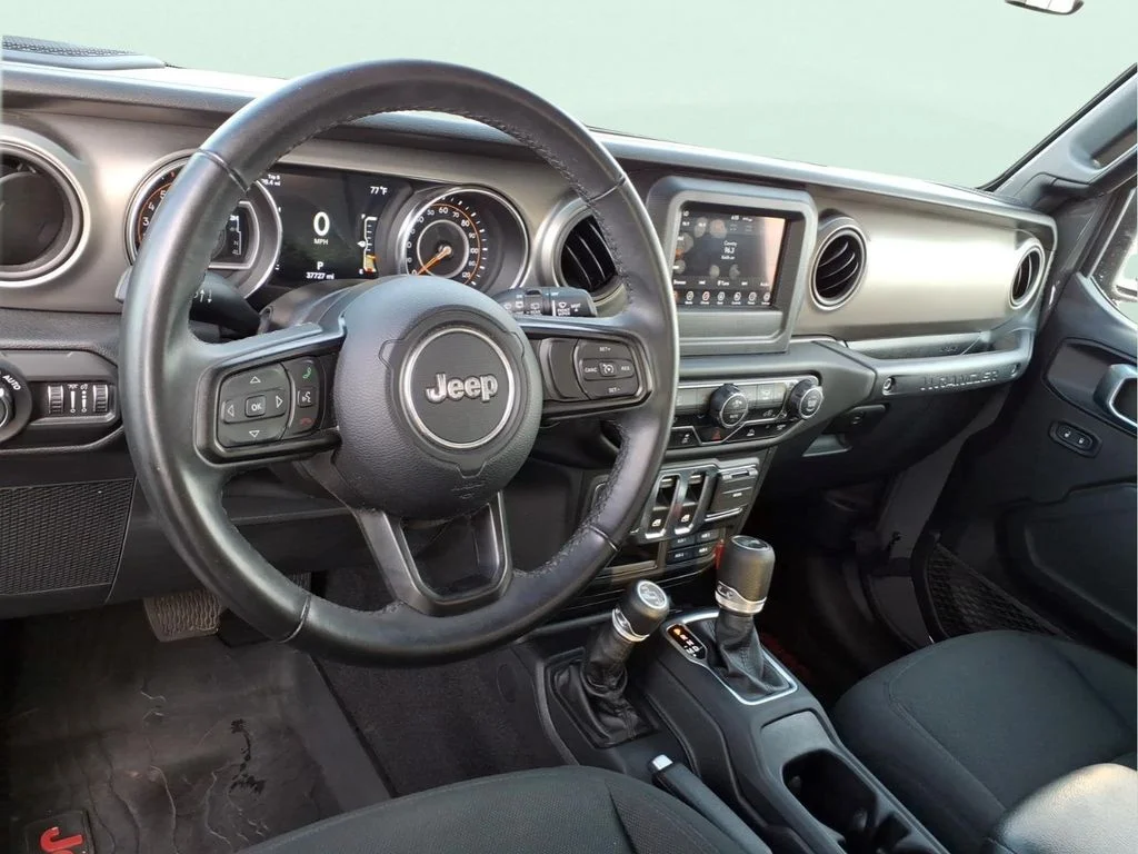 Used 2021 Gray Jeep Sport S image 18