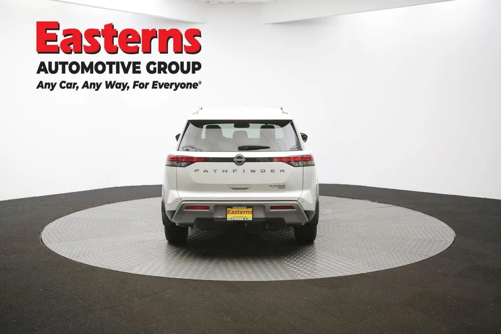 Used 2022 White Nissan Platinum image 41