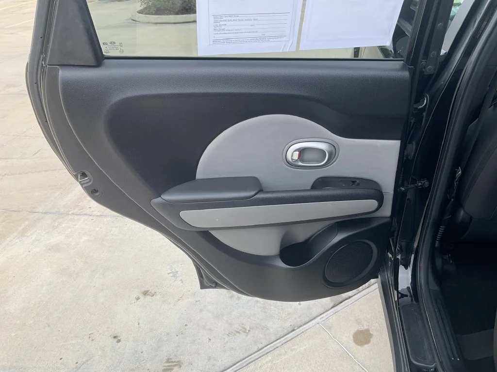 Used 2016 Black Kia Base image 13