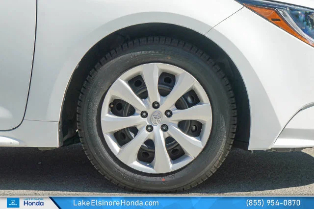 Used 2025 Ice Toyota LE image 8