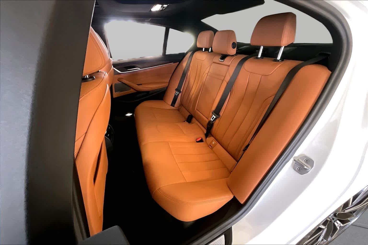 Used 2023 Alpine White BMW 530e image 19