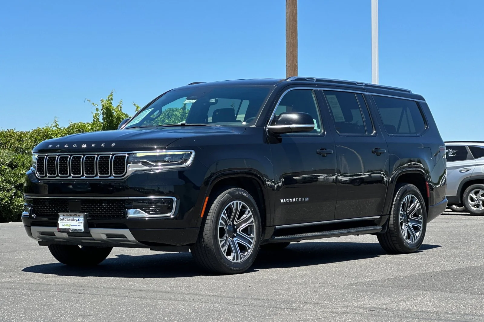 Certified Used 2023 Diamond Black Crystal Pearlcoat Jeep Series II image 8