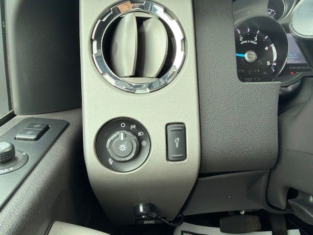 Used 2016 White Platinum Metallic Tri-Coat Ford Lariat image 26