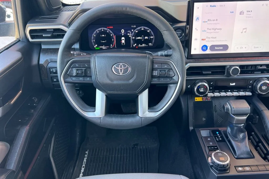 Certified Used 2025  Toyota Limited image 17
