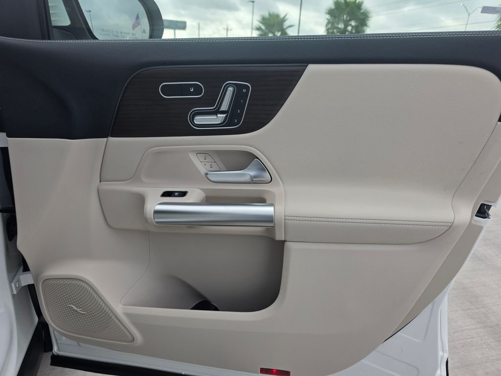 New 2026 Polar White Mercedes-Benz GLA 250 image 16