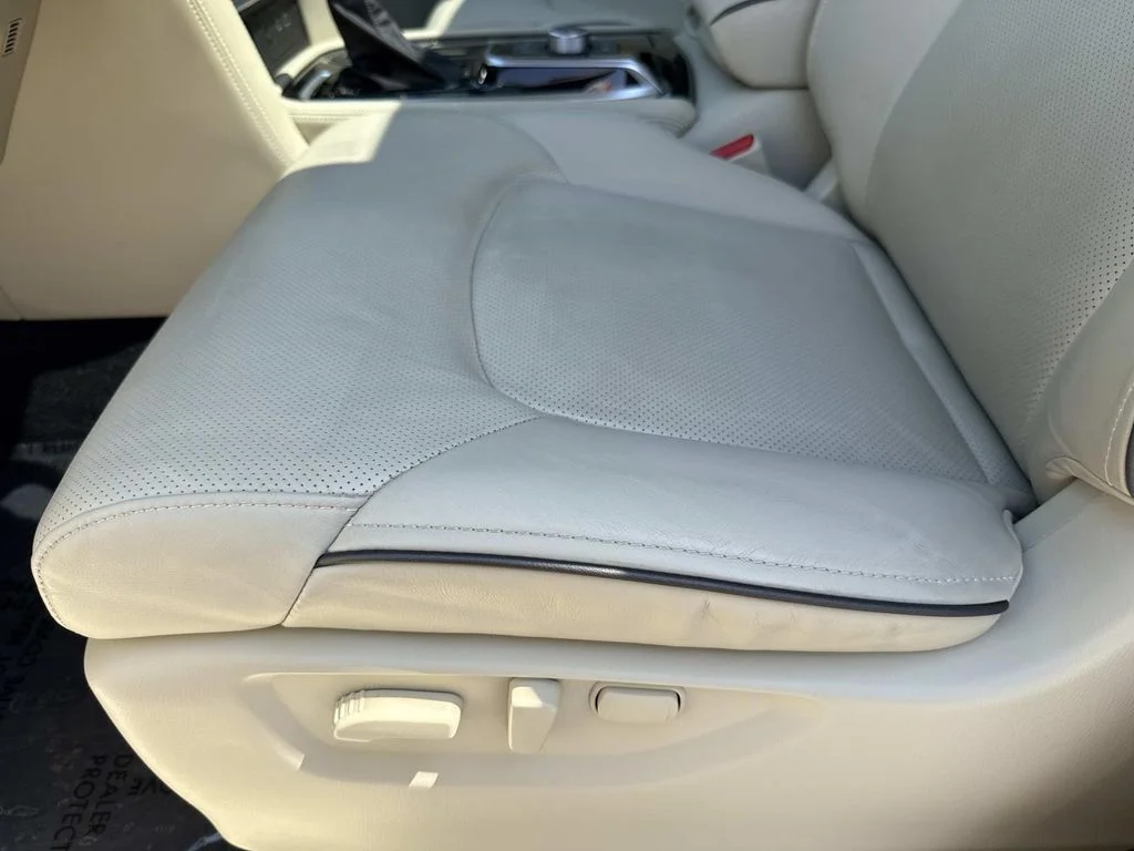 Used 2022 White INFINITI LUXE image 30