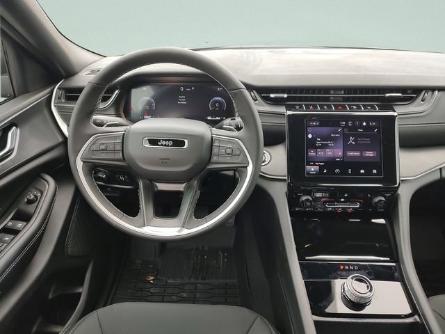 New 2026 Diamond Black Crystal Pearlcoat Jeep Laredo image 10