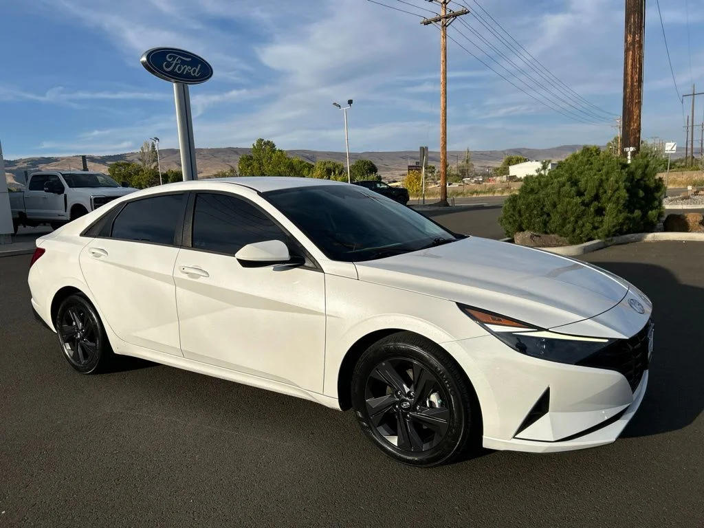 Used 2022 Gray Hyundai SEL image 2