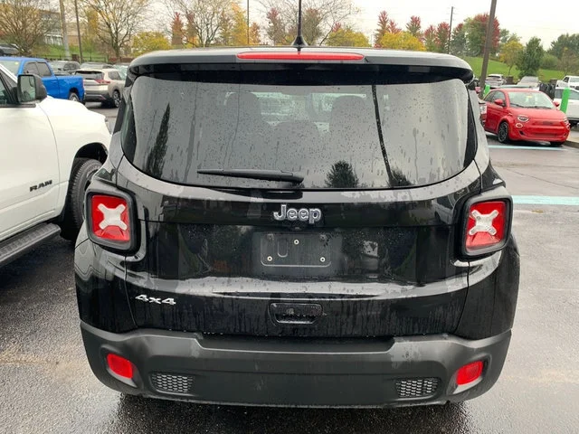 Used 2023 Black Jeep Latitude image 3