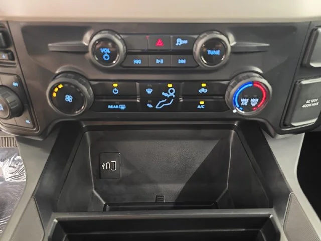 New 2027 Oxford White Ford F-350® XLT image 31