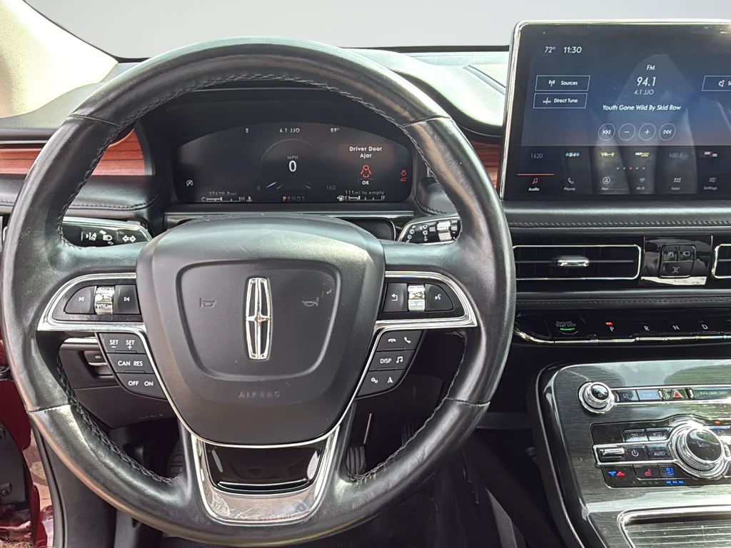 Used 2022 Red Lincoln Reserve image 37
