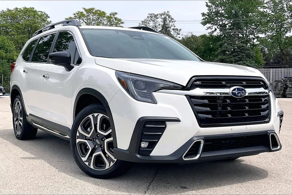 Used 2024 White Subaru Touring image 34