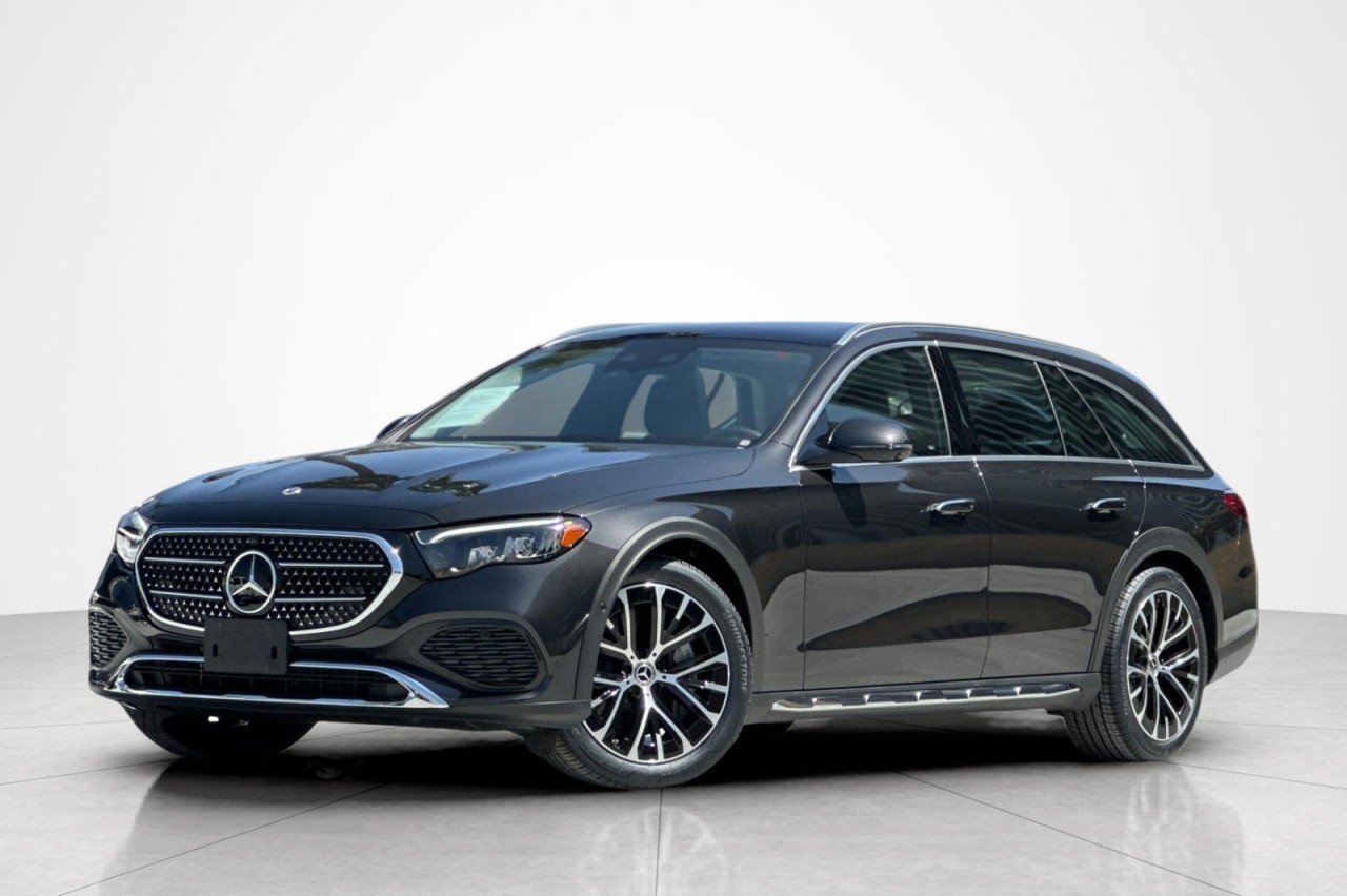 2025 Mercedes-Benz E-Class E450 4MATIC All-Terrain's photo