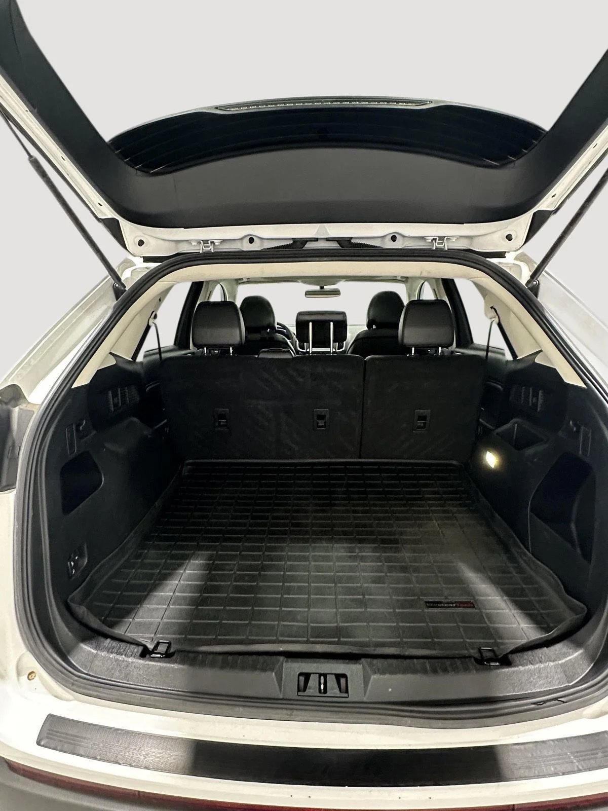 Used 2016 Oxford White Ford SEL image 26