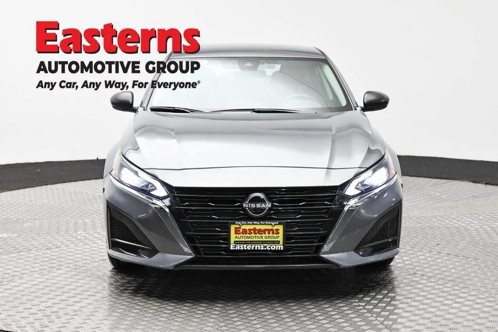 Used 2025 Gray Nissan 2.5 SV image 2