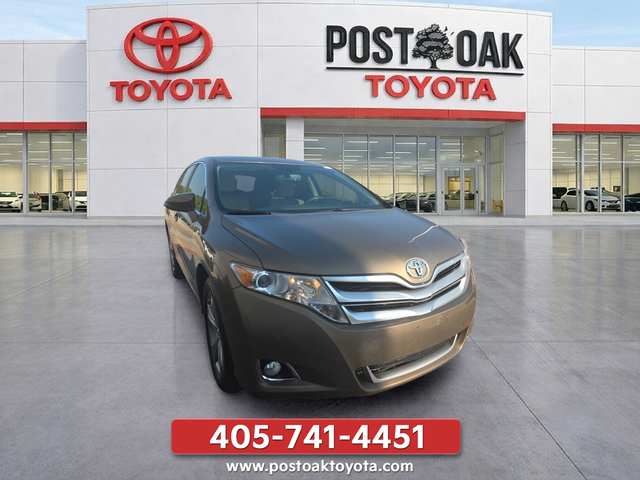 Used 2013 Gold Toyota LE image 10