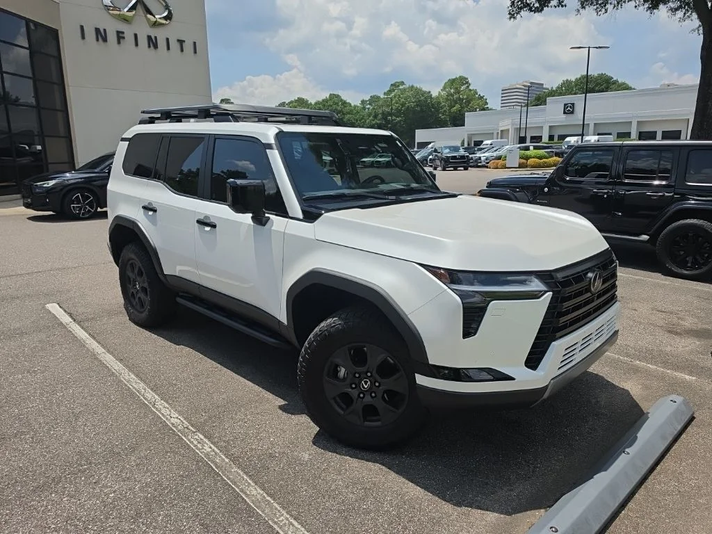 Used 2025 White Pearl Lexus 550 Overtrail image 6