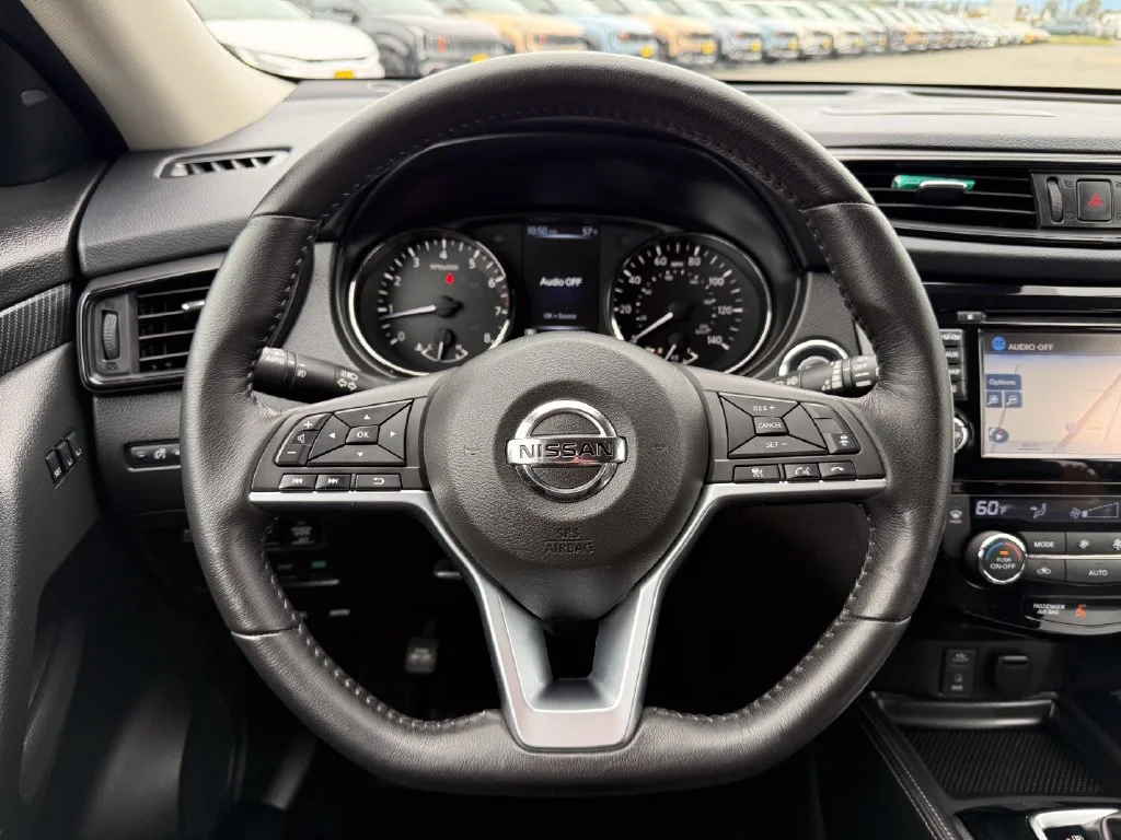 Used 2017 Gun Metallic Nissan SL image 24