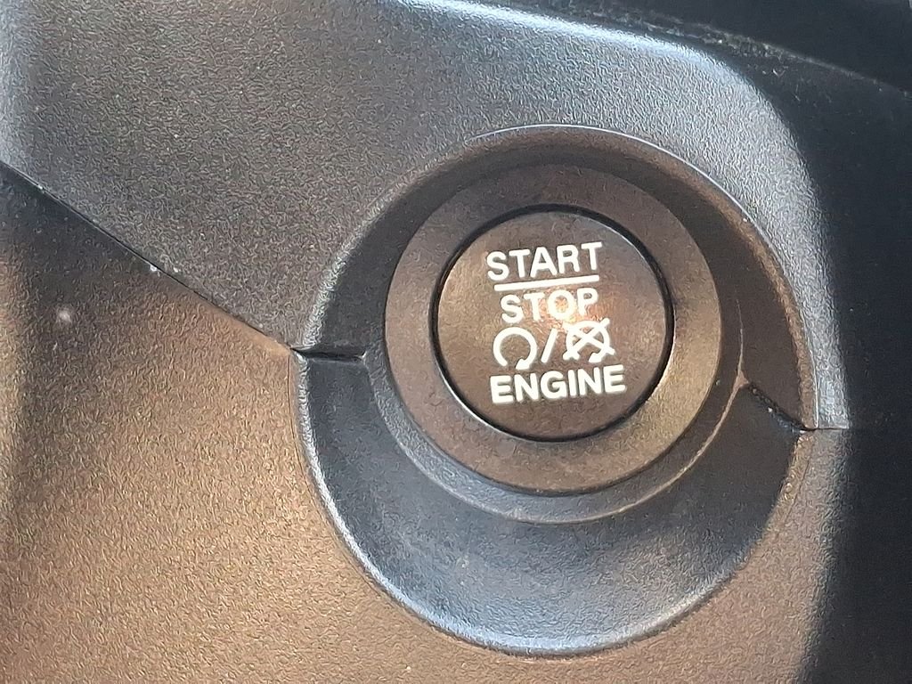 Used 2021 Gray Jeep Latitude image 24