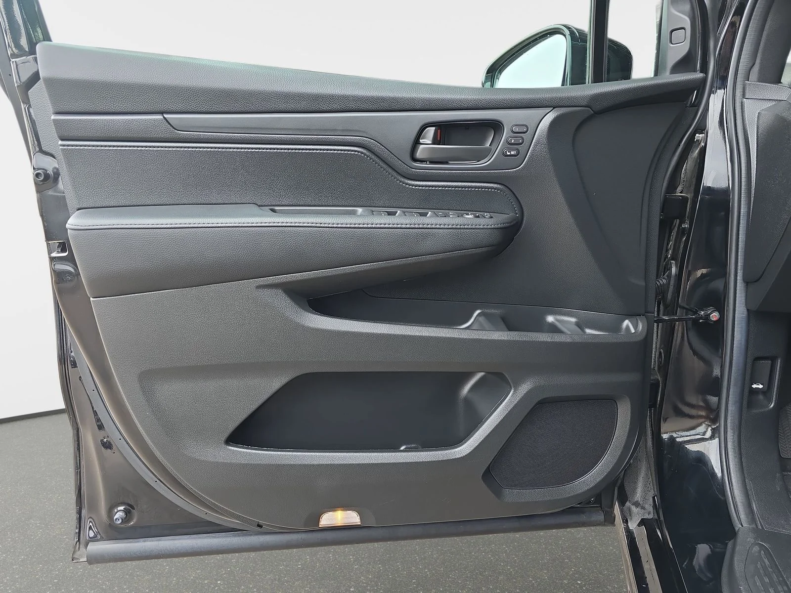 2025 Honda Odyssey Sport L - Photo 25