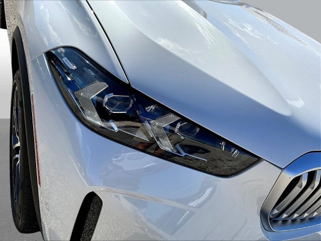 Used 2026 White BMW sDrive40i image 35