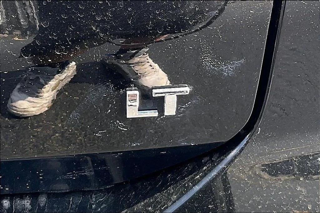 Used 2018 Mosaic Black Metallic Chevrolet LT image 7