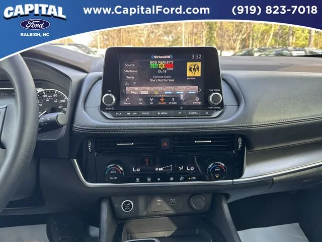 Used 2022 Silver Nissan SV image 25