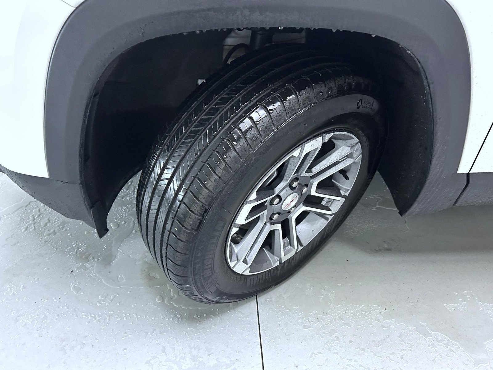 Used 2026 White GMC Elevation image 23