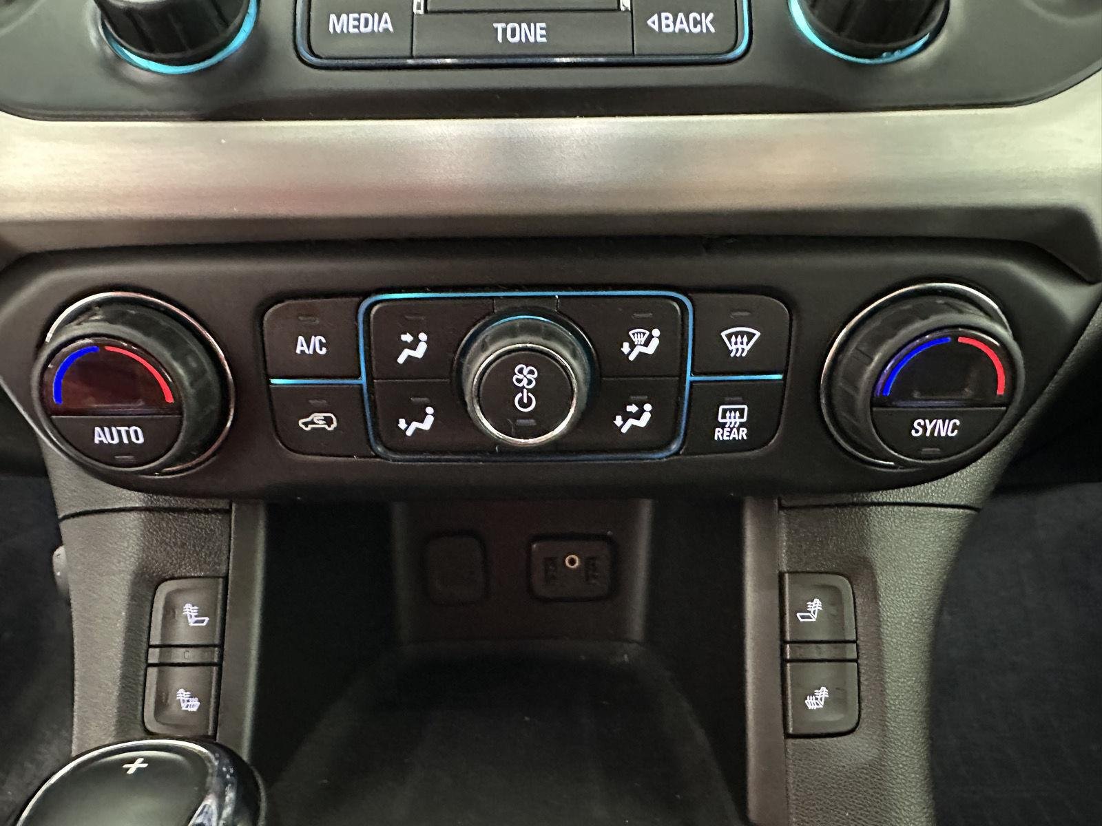 Used 2019 Quicksilver Metallic GMC SLE image 5