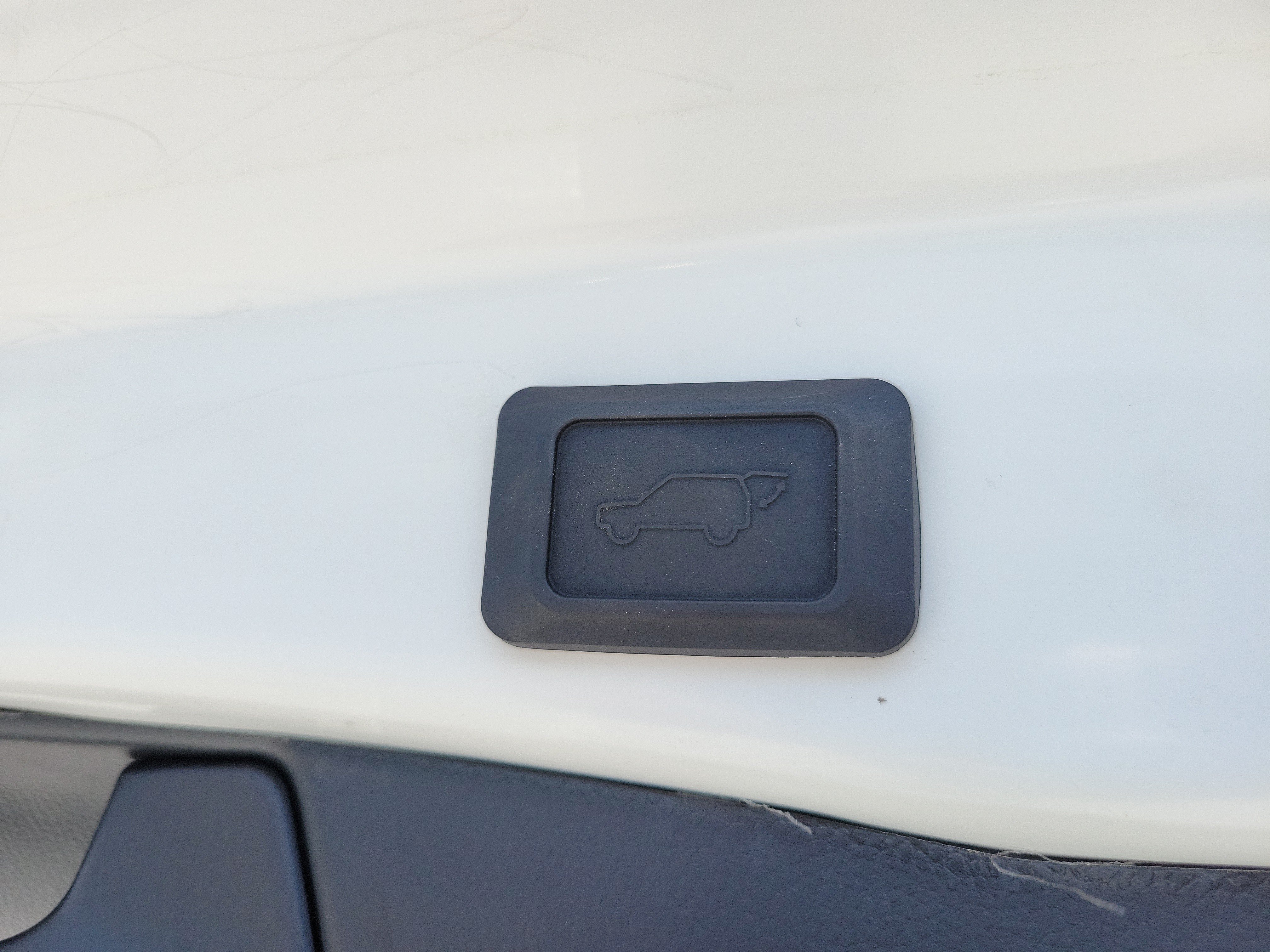 Certified Used 2023 Pearl Toyota XLE Premium image 11