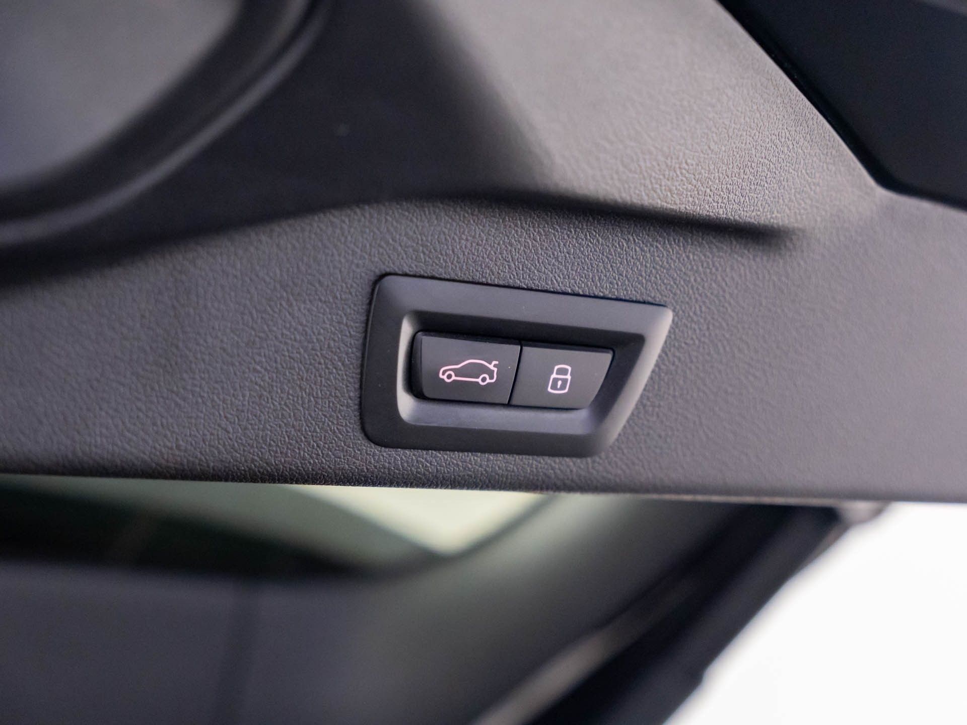 Used 2024 Black Sapphire Metallic BMW xDrive40i image 32