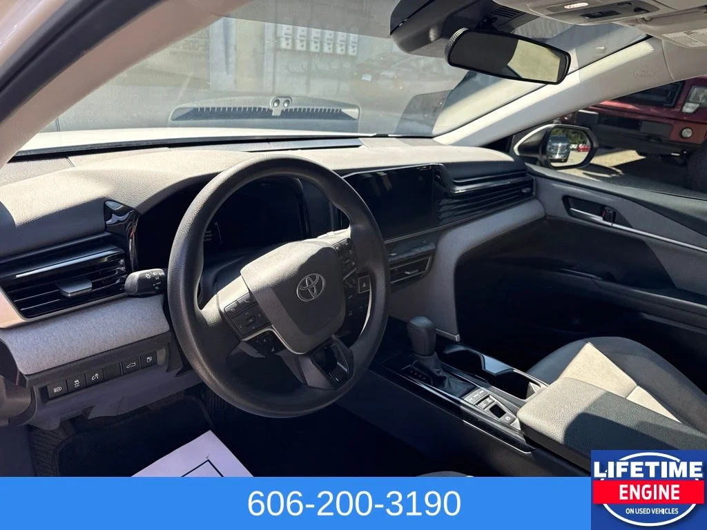 Used 2025 White Toyota LE image 18