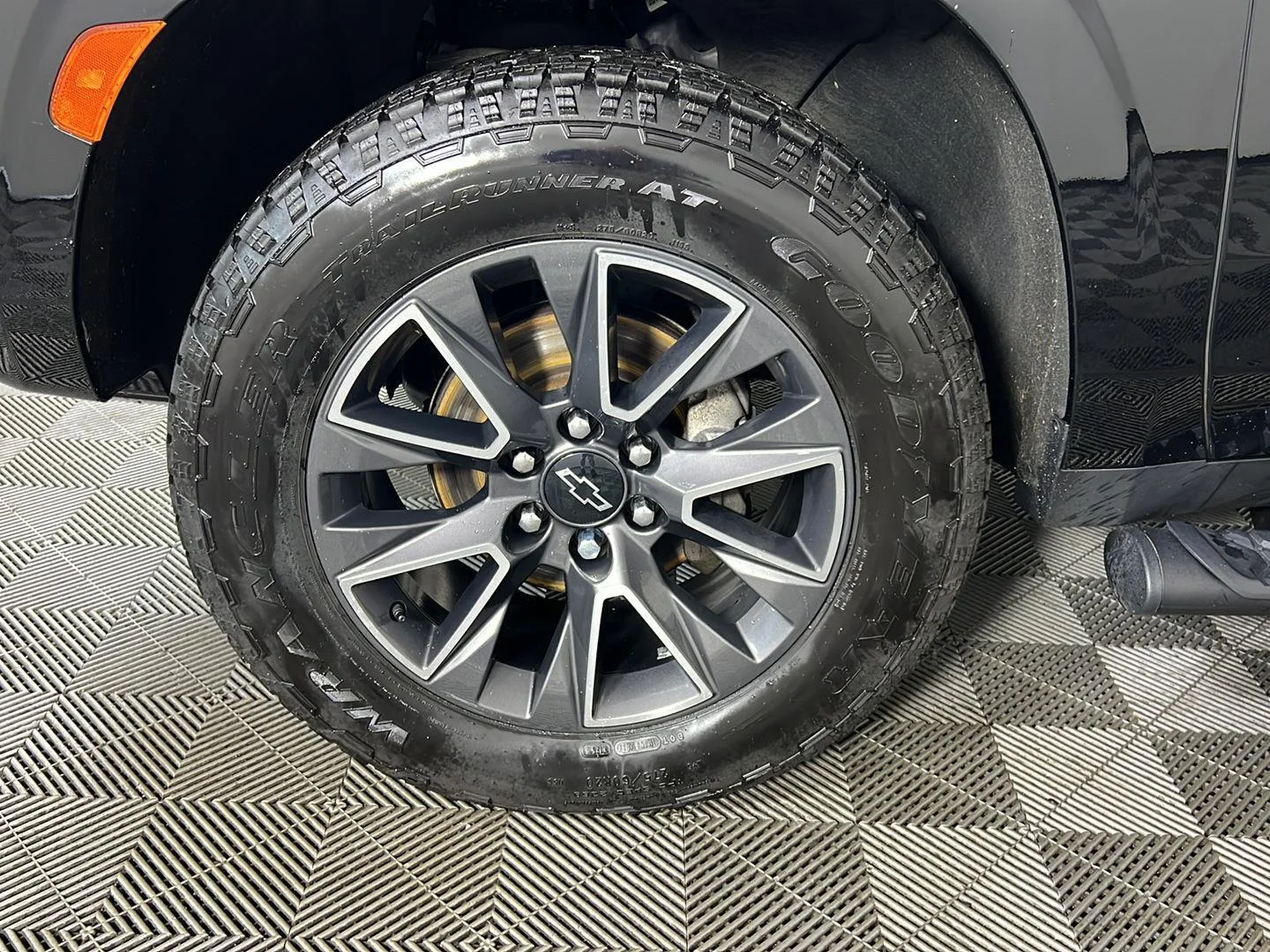 Used 2022 Black Chevrolet Z71 image 13