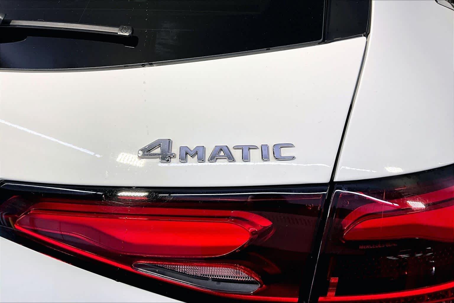 Certified Used 2025 Polar White Mercedes-Benz GLC 300 image 10